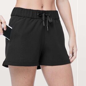 Lululemon Women’s Shorts Black On The Fly Shorts Elastic Waist size 4